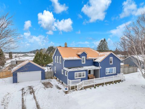 Photo of 615 E Washington Ave, Cleveland, WI 53015 (MLS # 1949641)