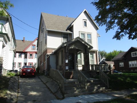 Photo of 220 E Clarke St, Milwaukee, WI 53212 (MLS # 1937953)