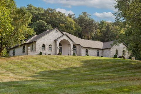 Photo of N6516 Forest Ct, Onalaska, WI 54636 (MLS # 1952426)