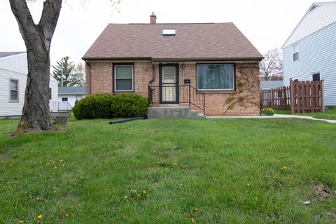 Photo of 1308 Mackinac Ave, South Milwaukee, WI 53172 (MLS # 1960085)