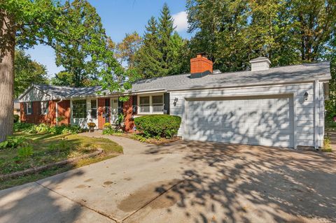 Photo of 4472 N 104th St, Wauwatosa, WI 53225 (MLS # 1948116)