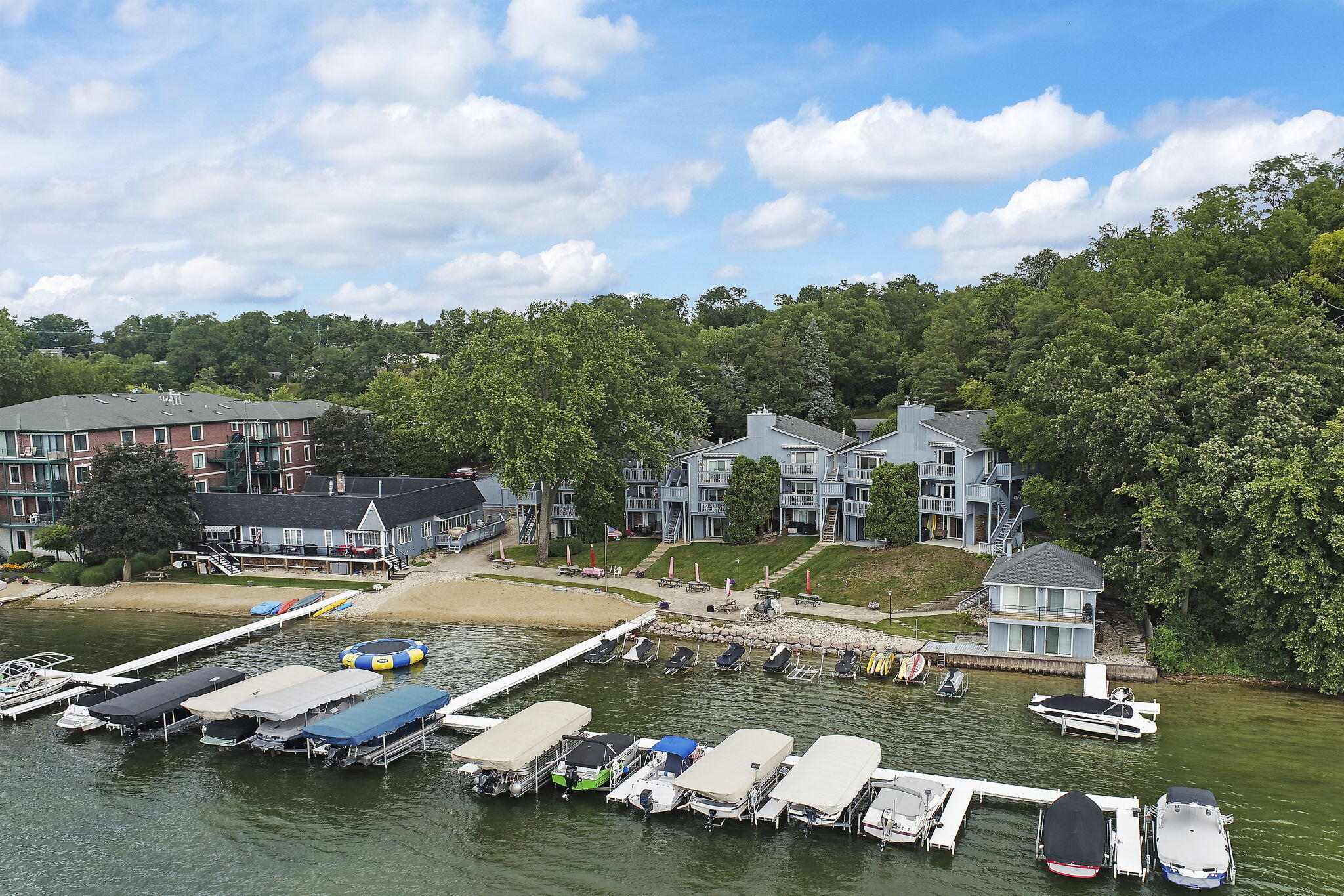 Twin Lakes, Wisconsin 53181, United States, 2 Bedrooms Bedrooms, ,2 BathroomsBathrooms,Residential,Active,191439