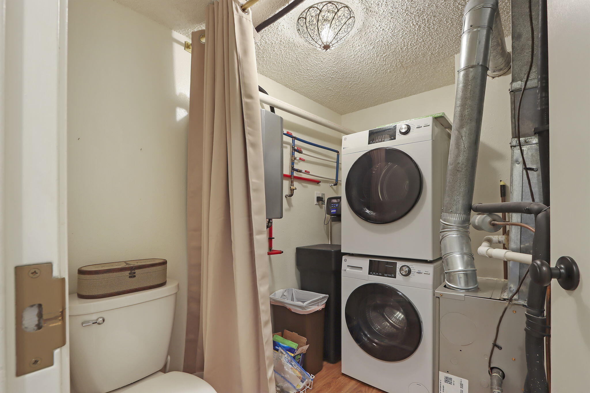 Twin Lakes, Wisconsin 53181, United States, 2 Bedrooms Bedrooms, ,2 BathroomsBathrooms,Residential,Active,191439