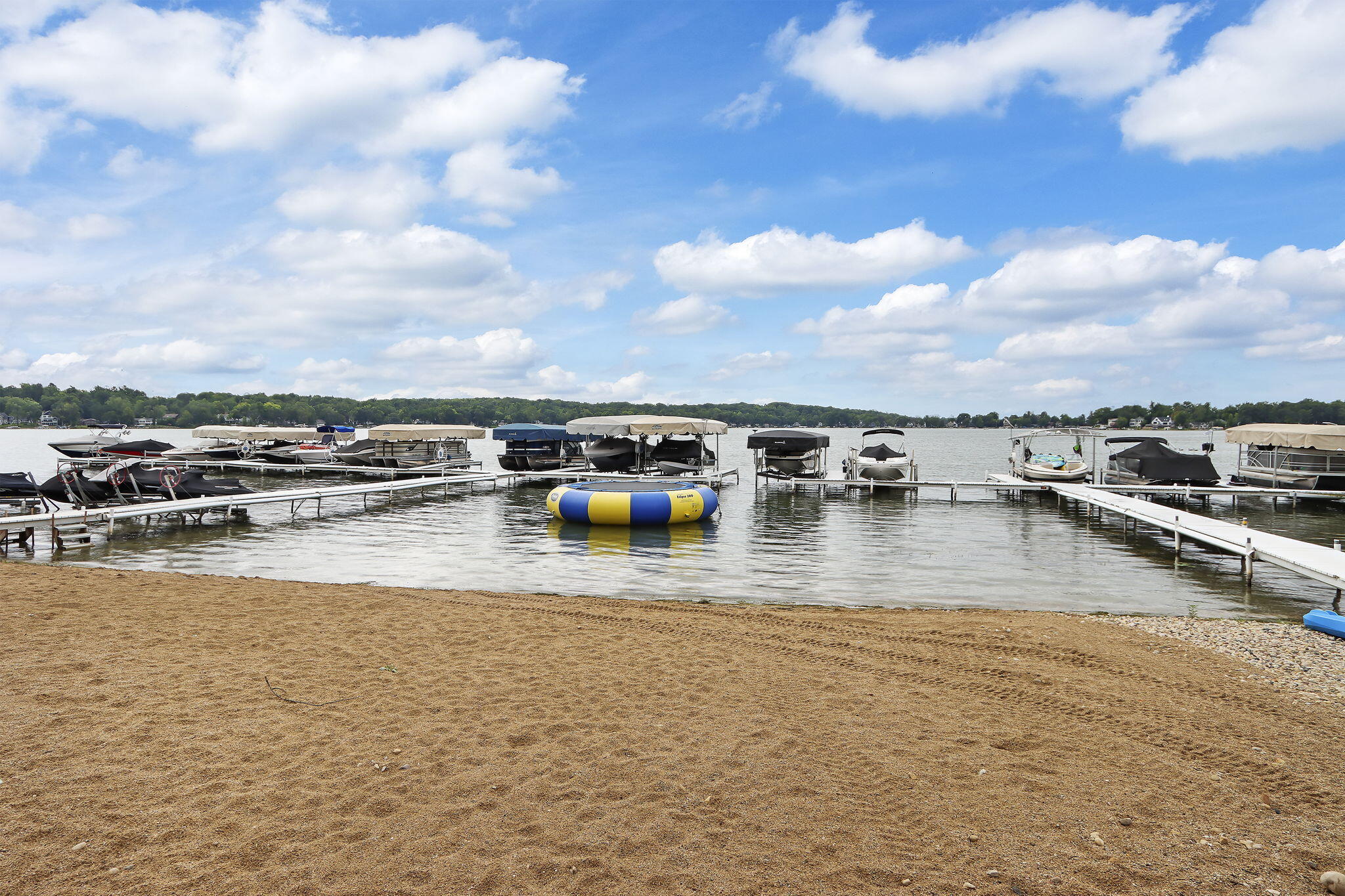 Twin Lakes, Wisconsin 53181, United States, 2 Bedrooms Bedrooms, ,2 BathroomsBathrooms,Residential,Active,191439