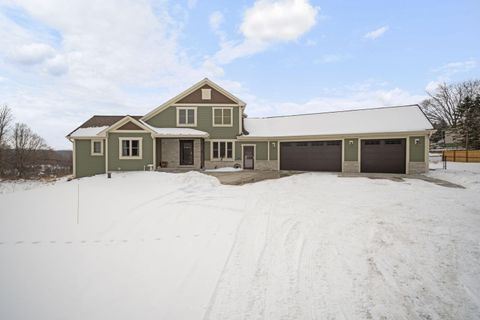 Photo of 4495 Ridge Rd, Barton, WI 53040 (MLS # 1950023)