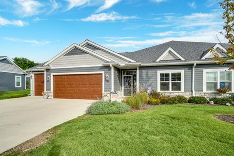 Photo of 135 Phantom Lake Ct, Mukwonago, WI 53149 (MLS # 1981935)