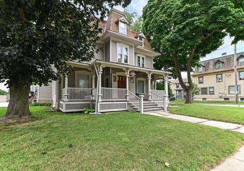 Photo of 402 Wisconsin Ave, Waukesha, WI 53186 (MLS # 1983137)
