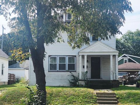 Photo of 5821 W Wells St, Wauwatosa, WI 53213 (MLS # 1935211)