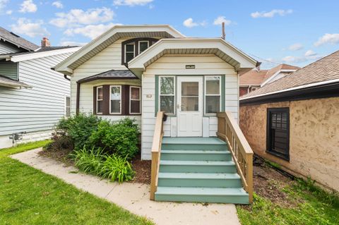Photo of 813 S 17th St, Milwaukee, WI 53204 (MLS # 1919382)