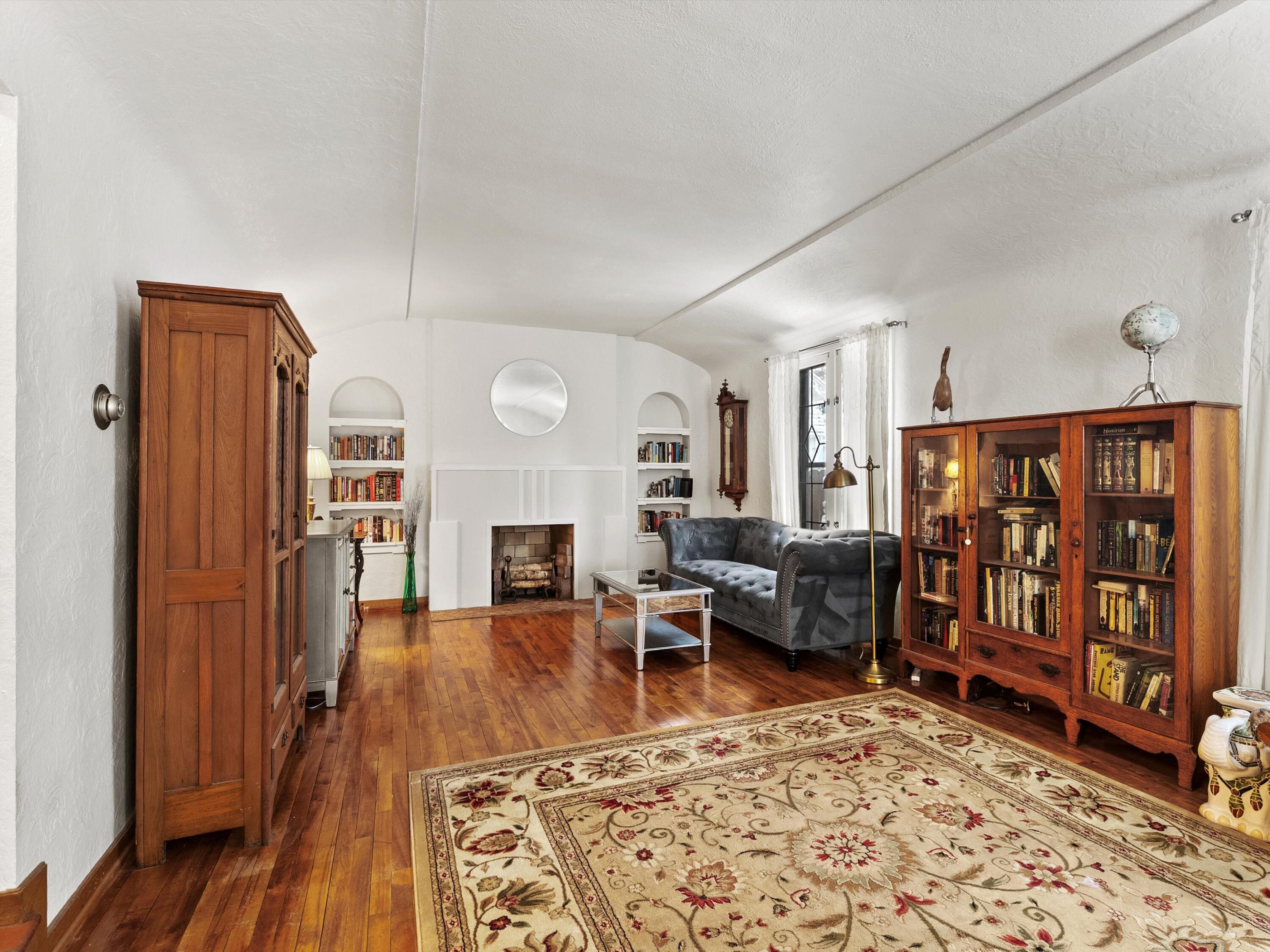 Manitowoc, Wisconsin 54220, United States, 4 Bedrooms Bedrooms, ,3 BathroomsBathrooms,Residential,Active,250886