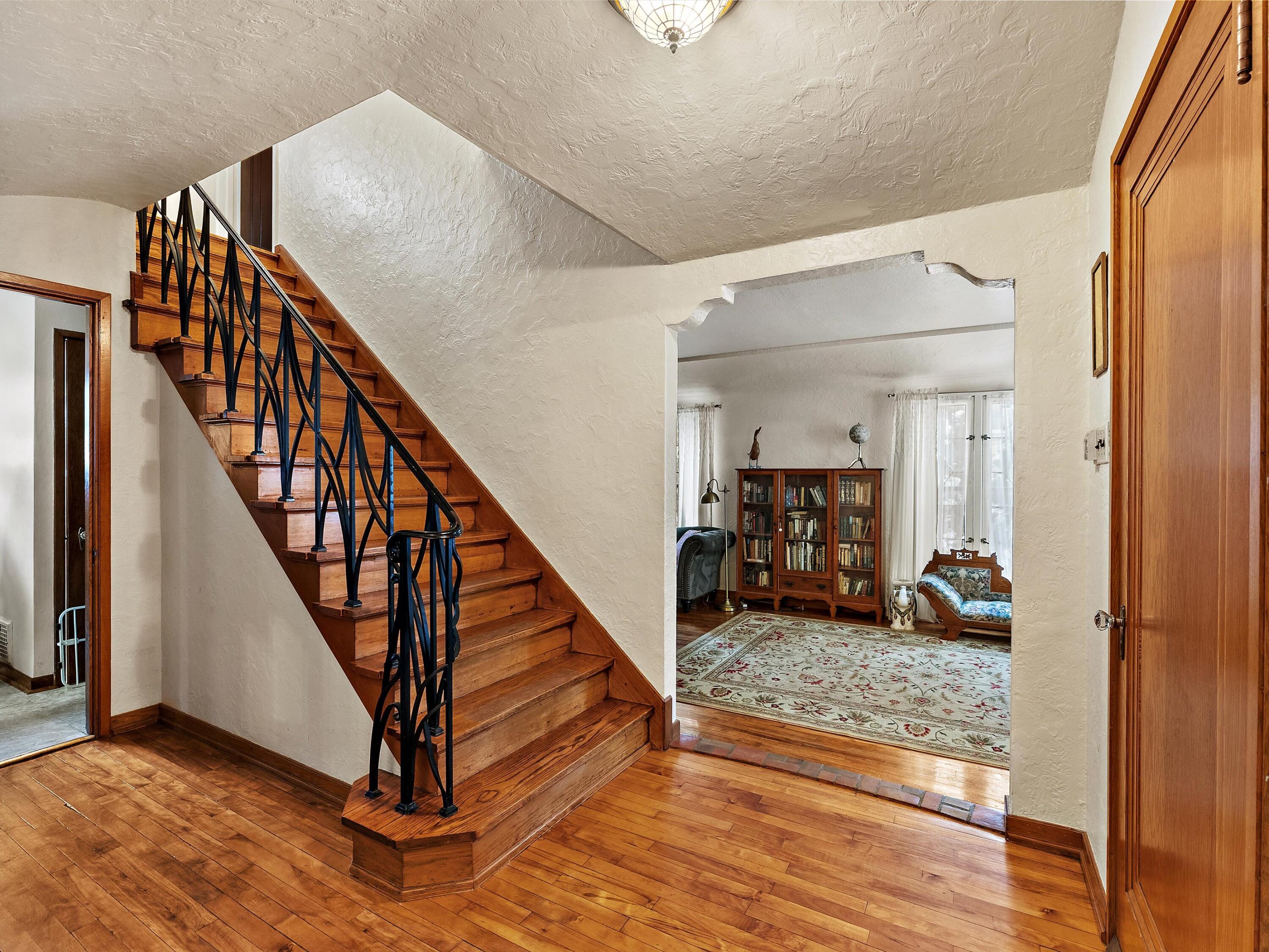 Manitowoc, Wisconsin 54220, United States, 4 Bedrooms Bedrooms, ,3 BathroomsBathrooms,Residential,Active,250886