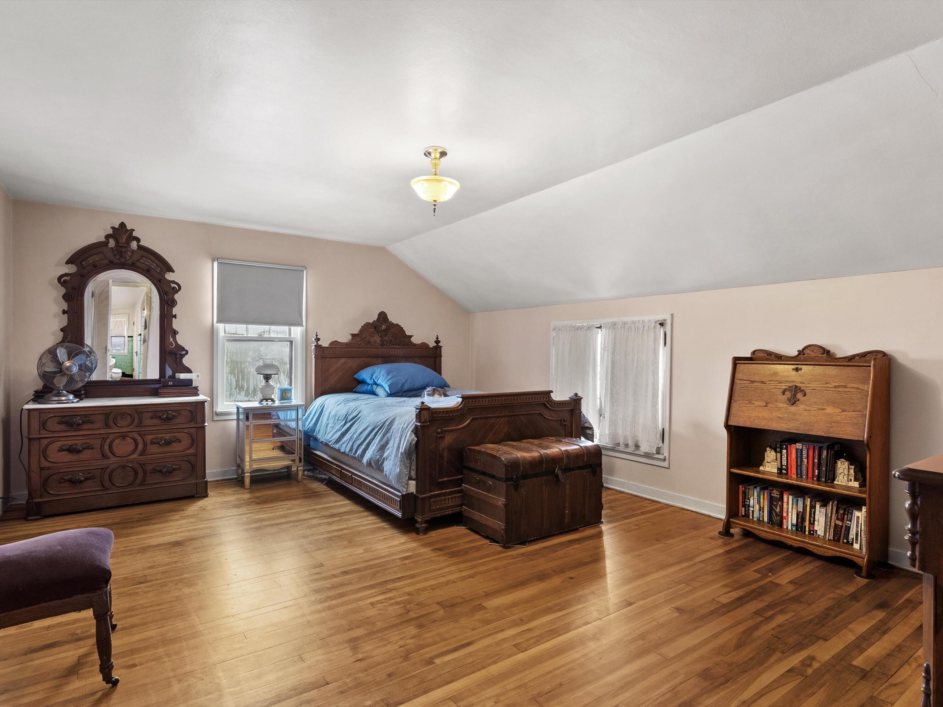 Manitowoc, Wisconsin 54220, United States, 4 Bedrooms Bedrooms, ,3 BathroomsBathrooms,Residential,Active,250886