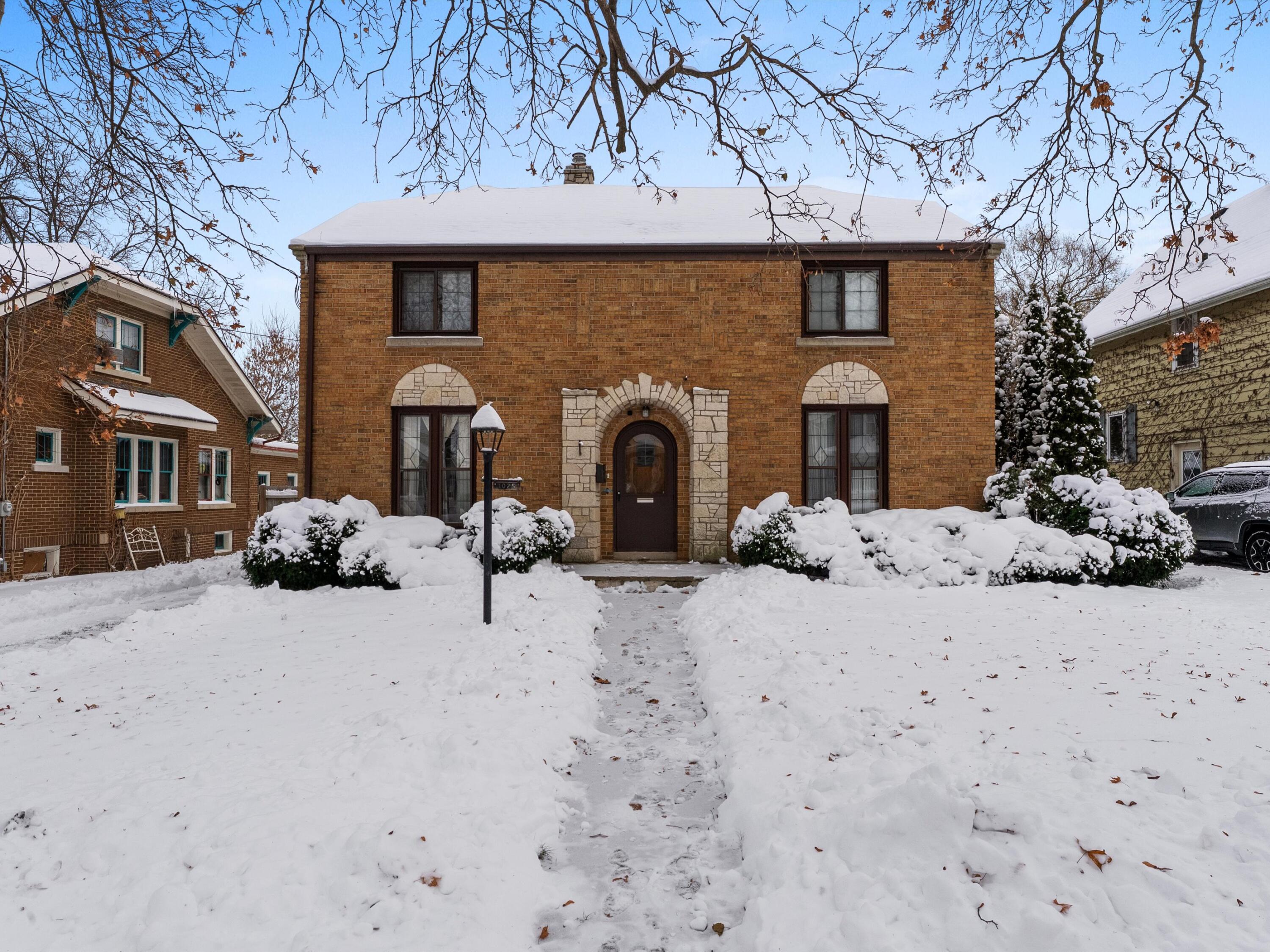 Manitowoc, Wisconsin 54220, United States, 4 Bedrooms Bedrooms, ,3 BathroomsBathrooms,Residential,Active,250886