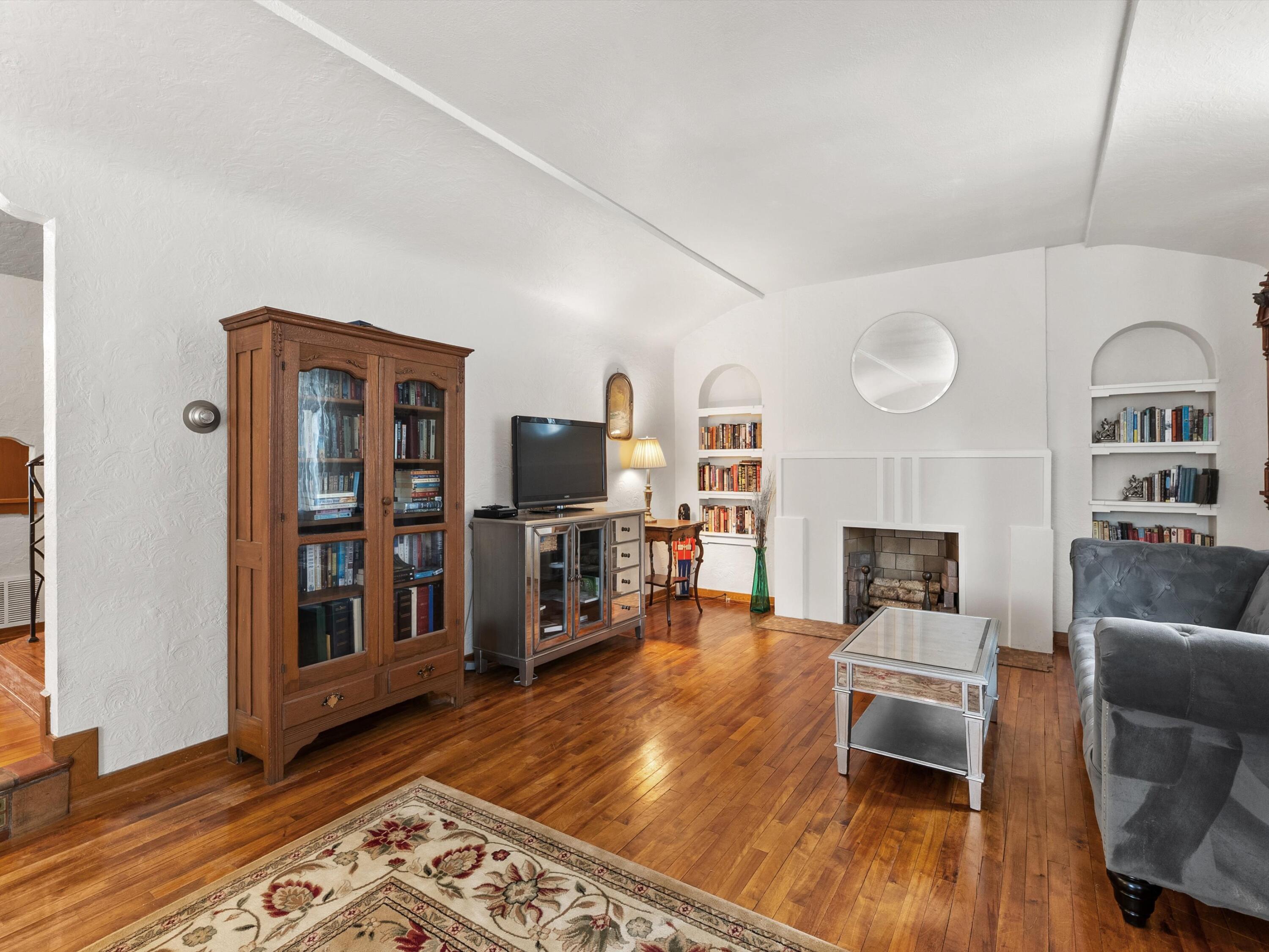 Manitowoc, Wisconsin 54220, United States, 4 Bedrooms Bedrooms, ,3 BathroomsBathrooms,Residential,Active,250886