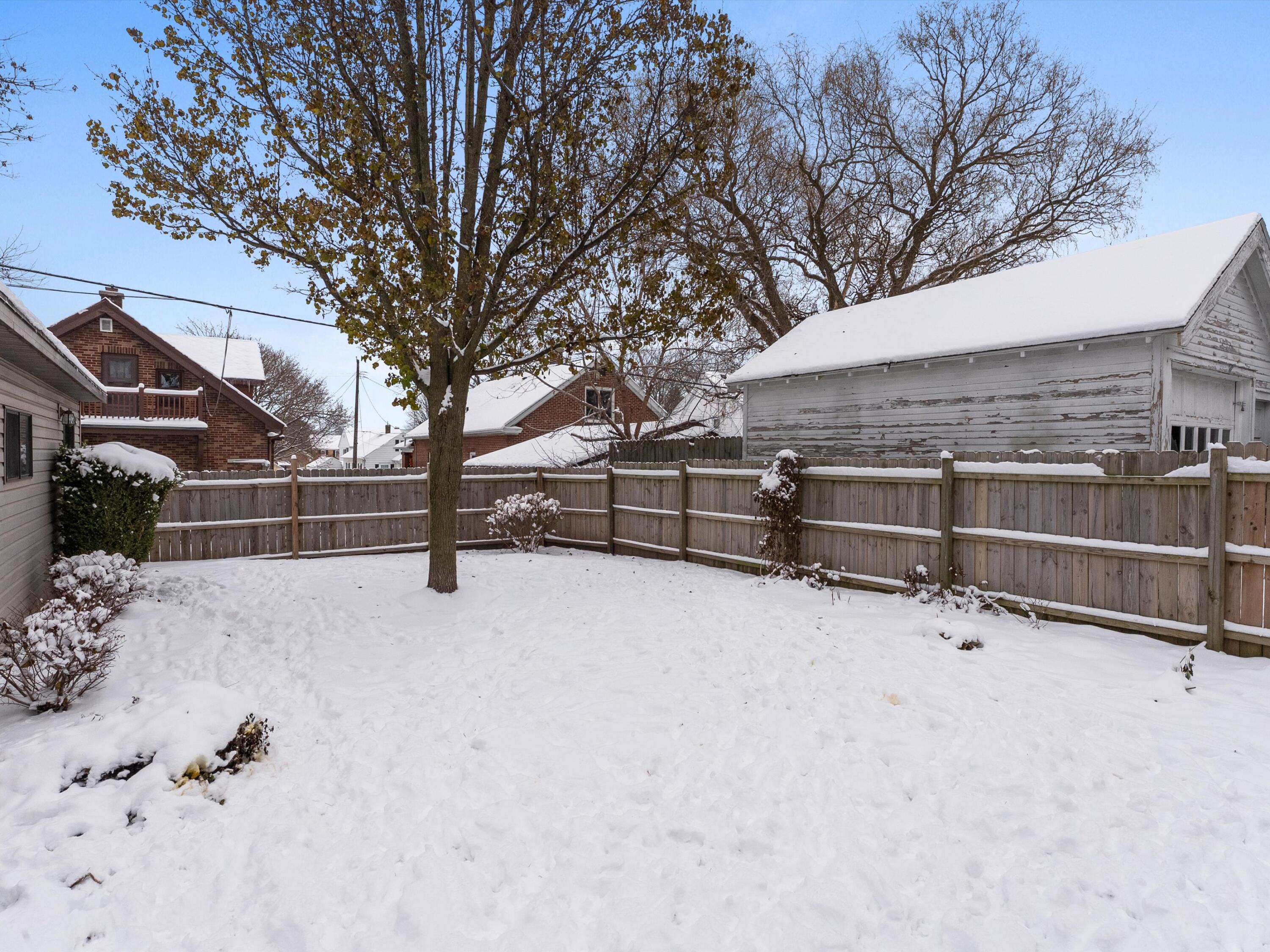 Manitowoc, Wisconsin 54220, United States, 4 Bedrooms Bedrooms, ,3 BathroomsBathrooms,Residential,Active,250886