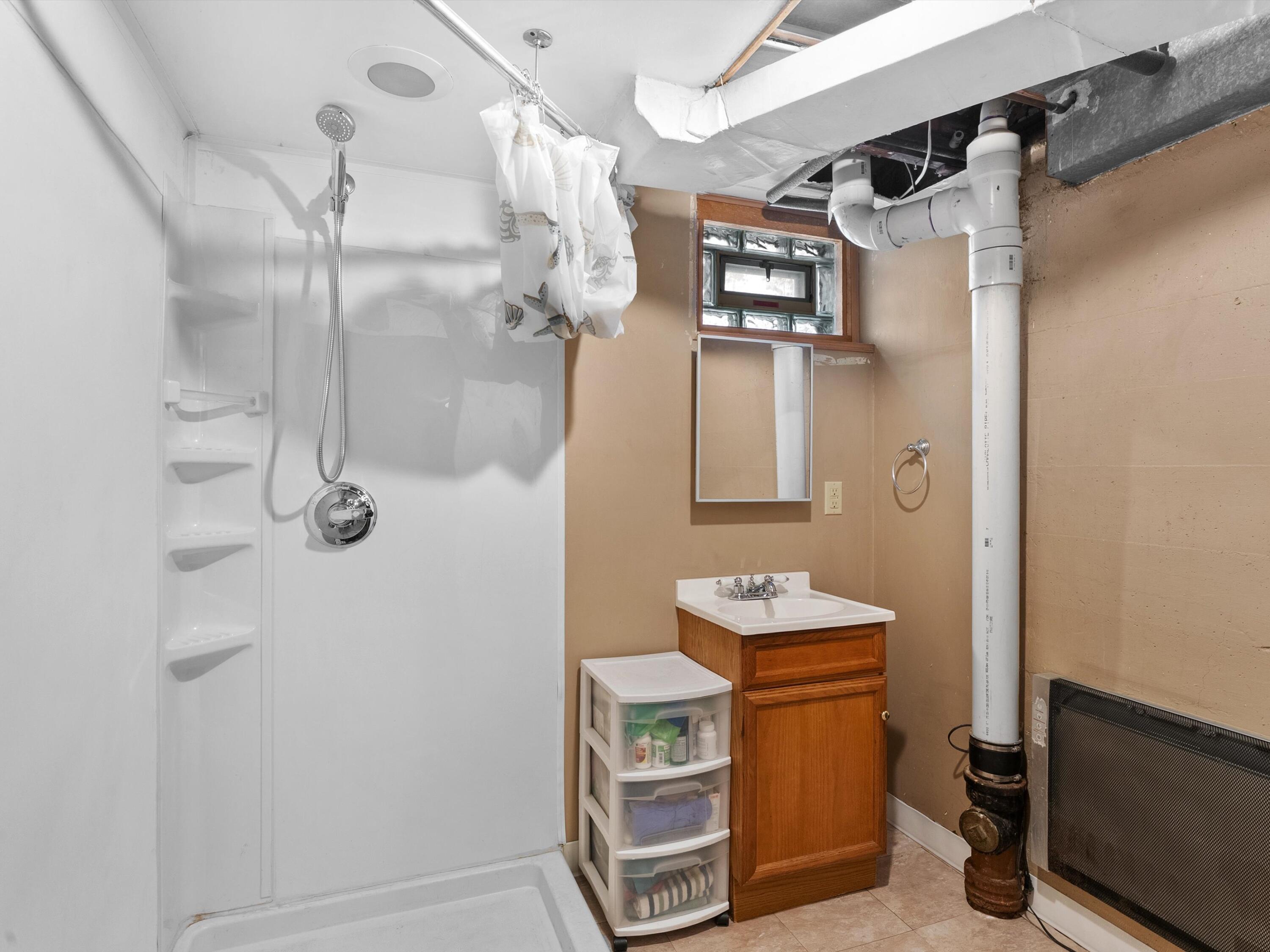 Manitowoc, Wisconsin 54220, United States, 4 Bedrooms Bedrooms, ,3 BathroomsBathrooms,Residential,Active,250886