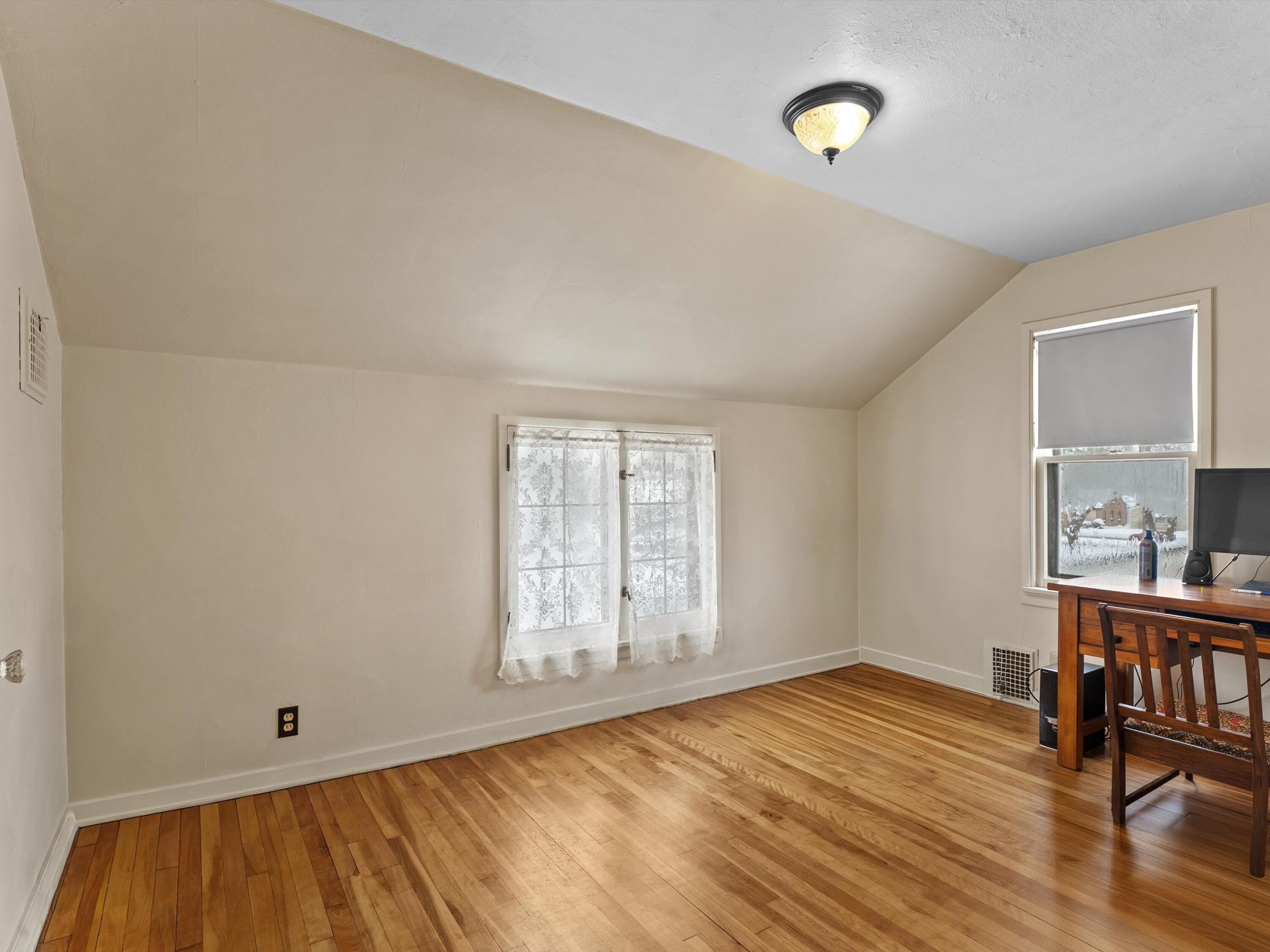 Manitowoc, Wisconsin 54220, United States, 4 Bedrooms Bedrooms, ,3 BathroomsBathrooms,Residential,Active,250886