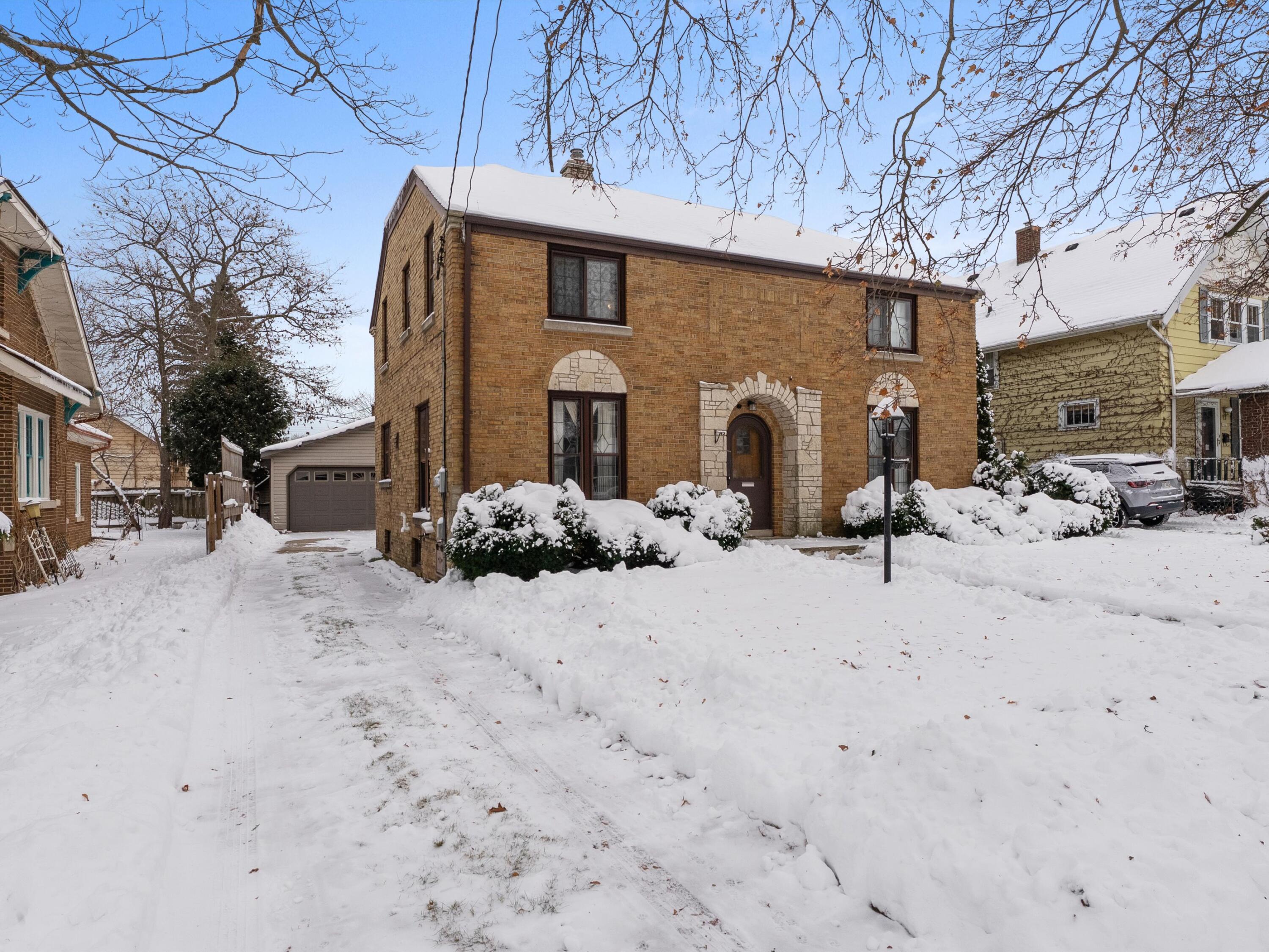 Manitowoc, Wisconsin 54220, United States, 4 Bedrooms Bedrooms, ,3 BathroomsBathrooms,Residential,Active,250886