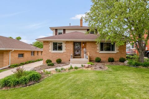 Photo of 10422 W Hillside Ave, Wauwatosa, WI 53222 (MLS # 1961515)