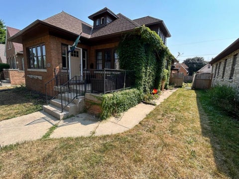 Photo of 4186 N 15th St, Milwaukee, WI 53209 (MLS # 1973961)