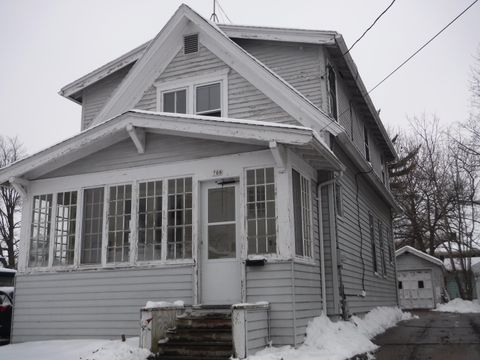 Photo of 708 N 10th St, Manitowoc, WI 54220 (MLS # 1944867)