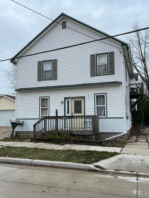 Photo of 2009 Madison St, Two Rivers, WI 54241 (MLS # 1945195)