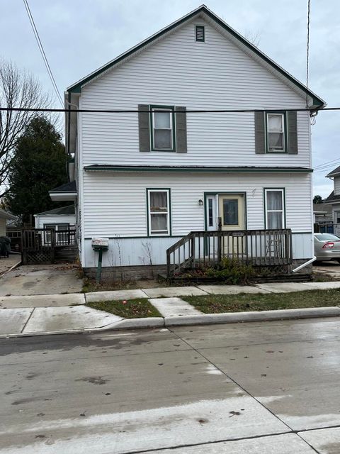 Photo of 2009 Madison St, Two Rivers, WI 54241 (MLS # 1945195)