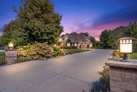 Photo of 11542 N Creekside Ct, Mequon, WI 53092 (MLS # 1983158)