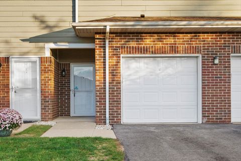 Photo of 6746 100th Pl, Pleasant Prairie, WI 53158 (MLS # 1941105) Photo of 6746 100th Pl, Pleasant Prairie, WI 53158 (MLS # 1941105)