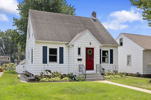 Photo of 2116 Winnebago St, La Crosse, WI 54601 (MLS # 1972444)