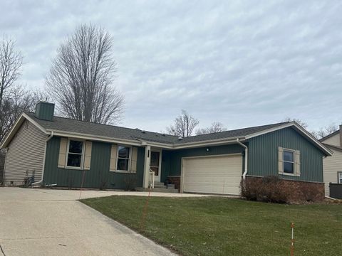 Photo of 1214 Cherrywood Dr, Waukesha, WI 53188 (MLS # 1953987)