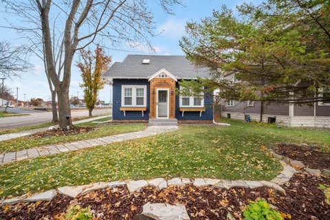 Photo of 2415 9th Ave, South Milwaukee, WI 53172 (MLS # 1943604)
