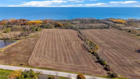 Photo of 1788 Lake Shore Rd, Grafton, WI 53024 (MLS # 1941258)