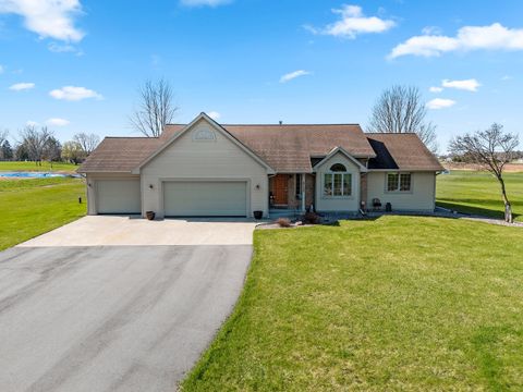 Photo of 6732 Apple Blossom Ln, Wrightstown, WI 54126 (MLS # 1959007)