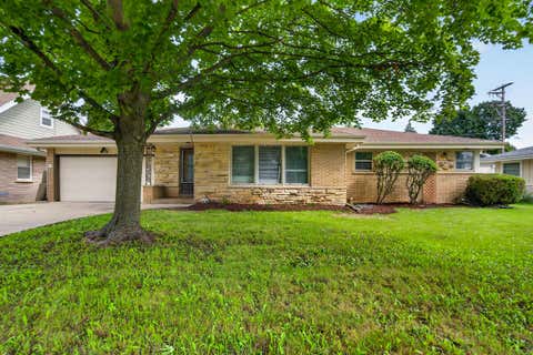 Photo of 10216 W Burleigh St, Wauwatosa, WI 53222 (MLS # 1976413)