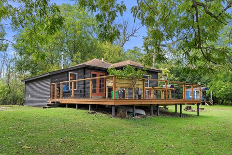 Photo of 12726 N Shoreland Pkwy, Mequon, WI 53092 (MLS # 1933611)