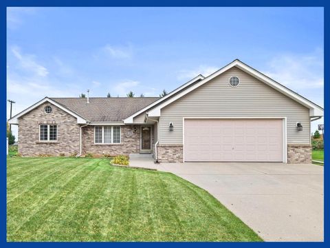 Photo of 1596 Oriole Dr, Hartford, WI 53027 (MLS # 1939545)