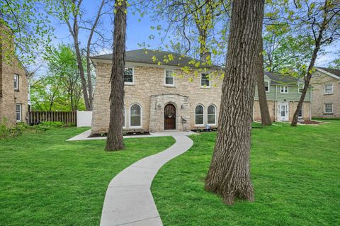 Photo of 5680 N 34TH St, Milwaukee, WI 53209 (MLS # 1963608)