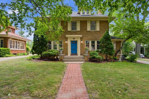 Photo of 1534 Upper Pkwy S, Wauwatosa, WI 53213 (MLS # 1971876)