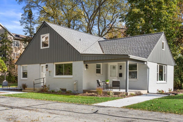132 RIVERVIEW DR, THIENSVILLE, WI 53092 - Image 4e8973071f528c1c215feb2a84fc8752/2155050975