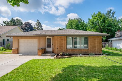 Photo of 2267 W Grange Ave, Milwaukee, WI 53221 (MLS # 1969723)