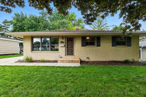 Photo of W148N8461 Albert Pl, Menomonee Falls, WI 53051 (MLS # 1933858)