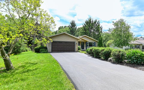 Photo of 31331 Lake St, Burlington, WI 53105 (MLS # 1969534)