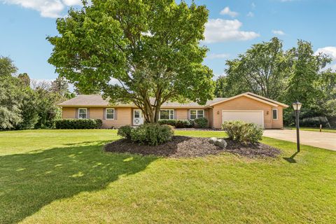 Photo of 2885 W Southway Dr, Franklin, WI 53132 (MLS # 1932678)