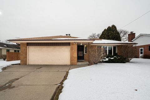 Photo of 5869 S Trinthammer Ave, Cudahy, WI 53110 (MLS # 1950606)