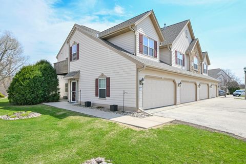 Photo of 8650 S Roxbury Way, Oak Creek, WI 53154 (MLS # 1956969)
