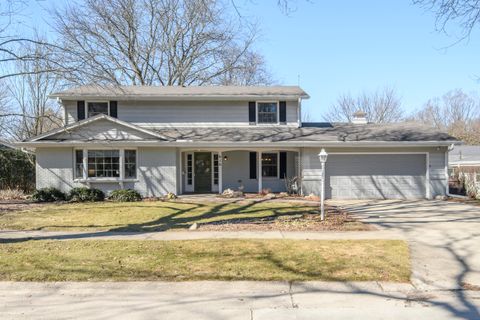 Photo of 616 Westminster Dr, Waukesha, WI 53186 (MLS # 1954139)