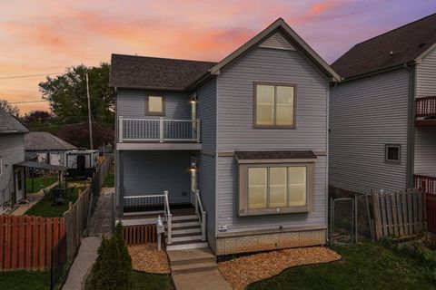 Photo of 812 S 39th St, Milwaukee, WI 53215 (MLS # 1962529)