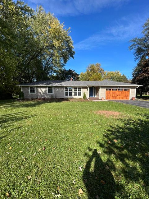 Photo of N35W28682 Old North Shore Dr, Delafield, WI 53072 (MLS # 1951174)