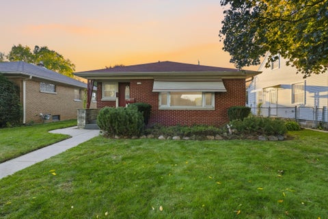 Photo of 5143 N 70th St, Milwaukee, WI 53218 (MLS # 1985444)
